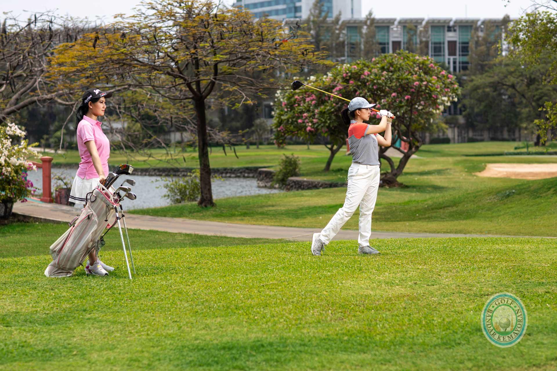Golf Bandar Kemayoran Golfer Woman